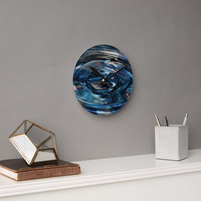 Ronde Horloge aquatique par la poète Adiela Akoo (Bureau)