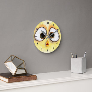 Ronde Horloge aux Yeux Surpris de Poulet Jaune
