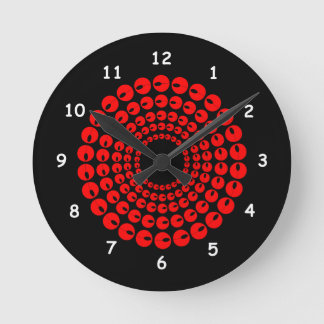 Ronde Horloge - Cercles concentrés rouges de perles sur