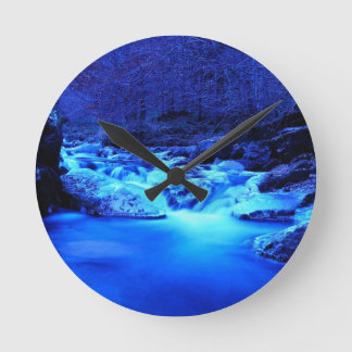 Ronde horloge d'eau bleue