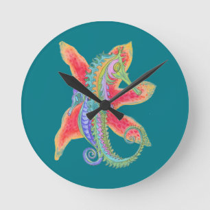 Ronde horloge d'hippocampe et d'étoiles de mer sur la
