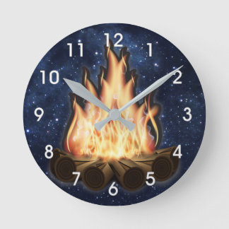 Ronde horloge feu de camp