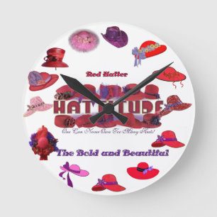 Ronde horloge rouge de casquette