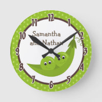 Pois jumeaux dans une poire verte Polka horloge pe