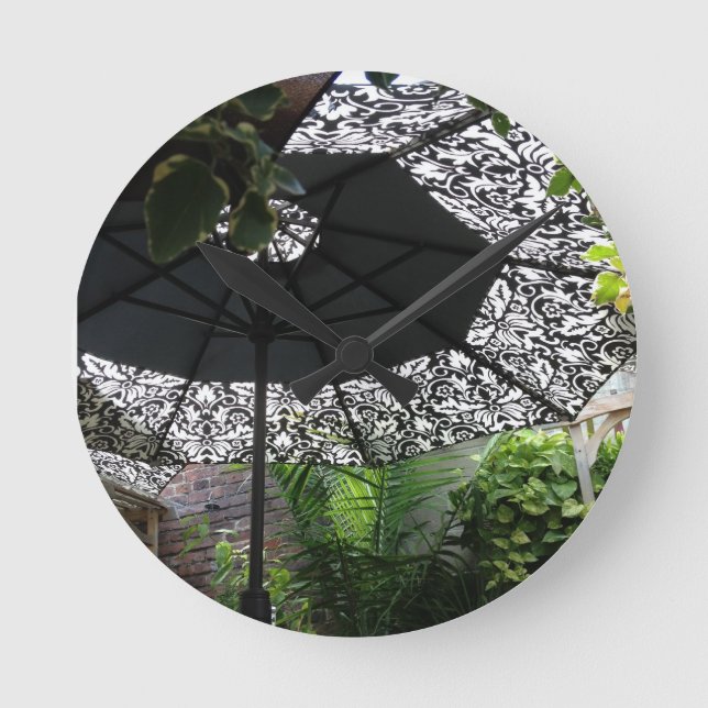 RONDE RESTAURANT THAÏLANDAIS PARAPLUIE / HORLOGE DE SCÈN (Recto)