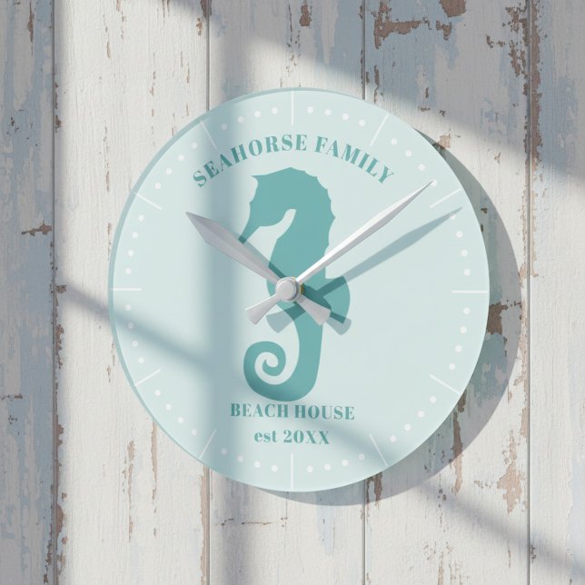 Ronde Seahorse Beach House Année Mur Est Horloge (A fun clock for your beach house featuring a seahorse silhouette. Just add your name and year)