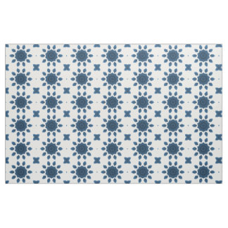 Rose bleu Kaleidoscope Motif sur tissu blanc