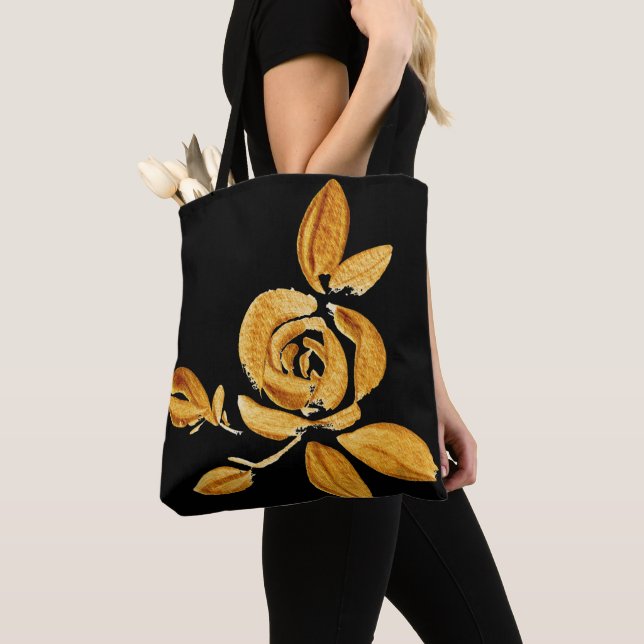 Rose dorée sur sac fourre-tout noir (De près)