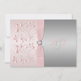 Rose et invitation décorée d'un monogramme florale