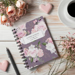 Rose Garden Mauve Planificateur personnalisé<br><div class="desc">Un planificateur avec des roses doux et blush jumelés à des feuilles de pochoir d'or sur un arrière - plan mauve. Vous pouvez trouver les articles correspondants de cette collection pour un usage personnel et professionnel dans notre magasin.</div>