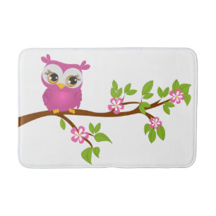 Rose mignon de hibou sur un tapis de bain de