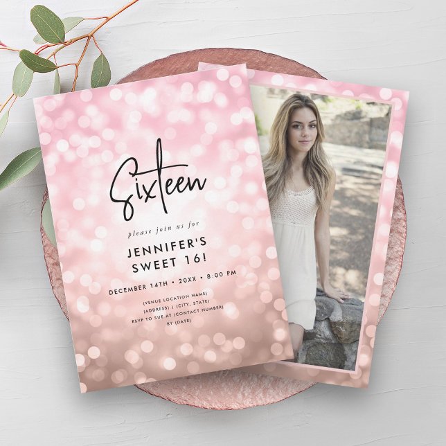 Rose moderne Lumières or Photo Sweet 16 Invitation (Modern Rose Gold Lights Photo Sweet 16 Invite)