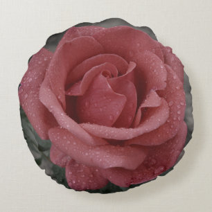 Rose rose et gouttes de pluie Coussin rond