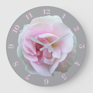 Rose rose sur Gris Arrière - plan Grande horloge