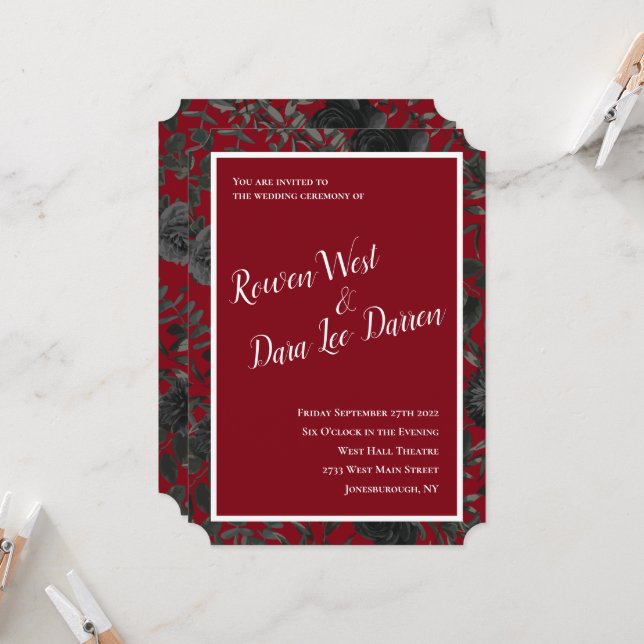 Rose rouge et noir Invitations de mariage gothique (Devant/Arrière en situation)