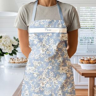 Roses blanches vintage sur tablier bleu brise