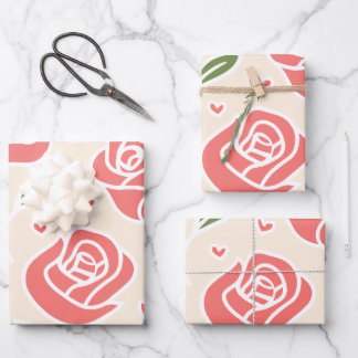 Roses coraux et feuilles vertes avec accents de cœ