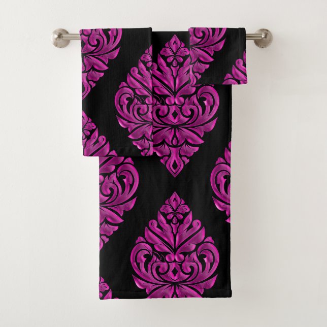 Roses indien sur l'ensemble noir de DamaskTowel (En situation)