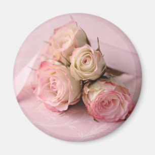 roses pâles sur aimant tourbillon rose