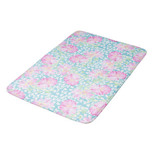 Roses roses, tapis de bain bleu de papillons