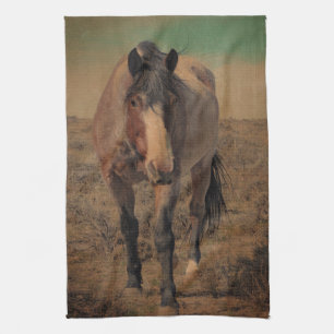 Rouan rouge et serviette de cuisine sage de cheval