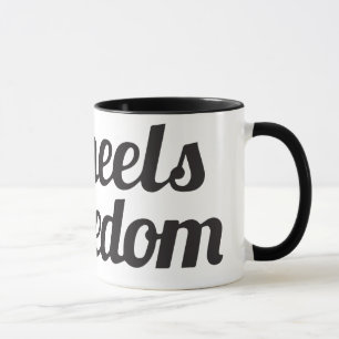 Roues de la sonnerie deux dans la tasse de libert