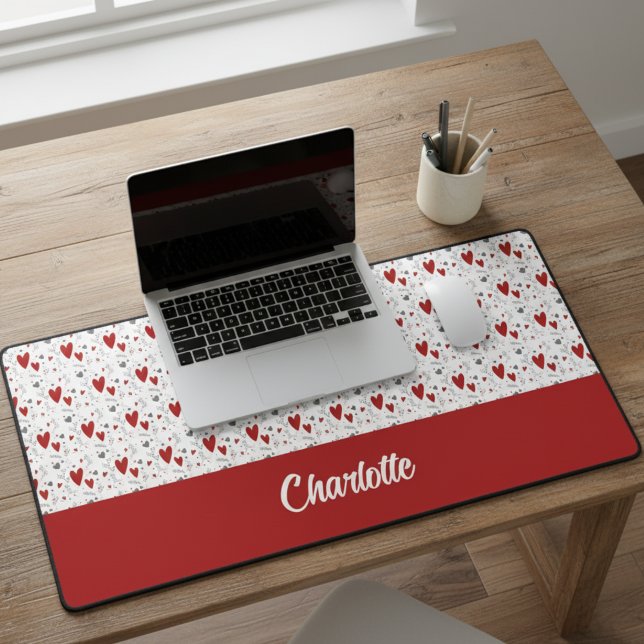 Rouge et Noir Rétro Cœurs Monogramme Nom (cute red and black retro hearts theme custom desk mat with name monogram)