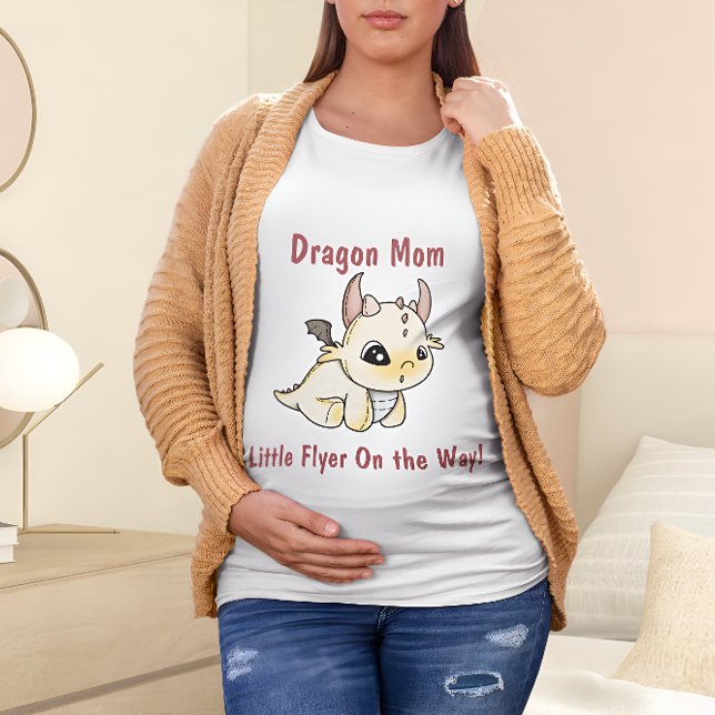 Rouge jaune pastel bébé dragon Maman T-shirt (Créateur téléchargé)