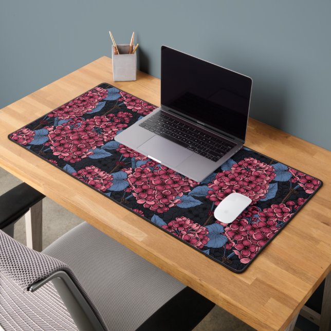 Rouge lilas sur bleu foncé (Bureau 2)