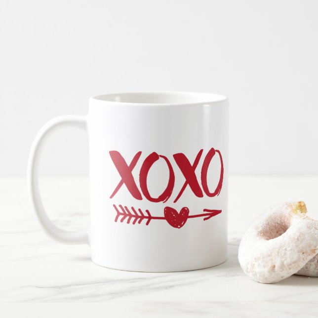Rouge XOXO Coeur Flèche café Mug (Avec donut)