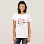 Rougissent le T-shirt floral d'aquarelle de jeune<br><div class="desc">T-shirt floral de cadeau de lune de miel de mariage de jeune mariée d'aquarelle. Le cadeau parfait pour votre papy de mamie de neveu de nièce de fils de fille d'oncle de tante de papa de maman de frère de soeur d'ami. Sur le texte de manuscrit de tendance et les...</div>