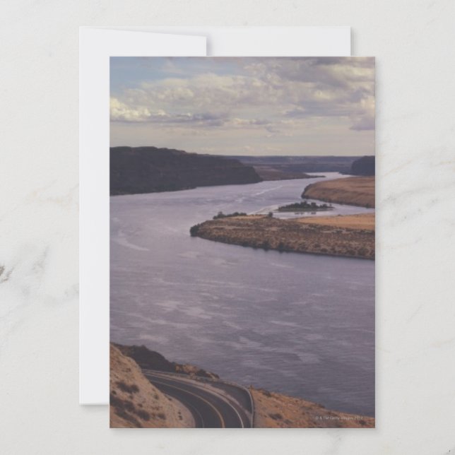 Route le long de la rivière (Devant)