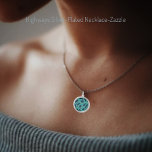 Routes Collier plaqué argent<br><div class="desc">Sélectif, montage photo, a créé cet Art Gras, graphique, qui affiche, lignes tourbillonnantes, qui entrelacent, en couleurs de ; turquoise-vert, bleu nuit, noir et blanc-qui ressemble, autoroutes Interstate.</div>