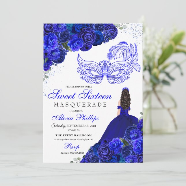 Royal Blue Floral Masquerade Sweet 16 Invitation (Debout devant)