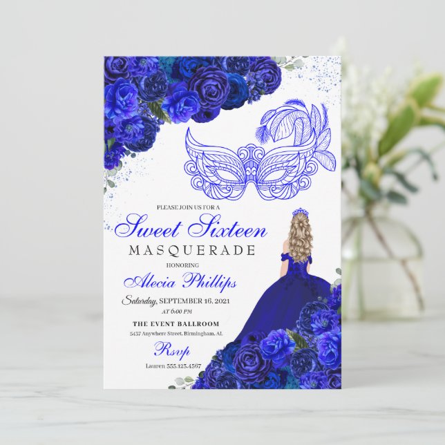 Royal Blue Floral Masquerade Sweet 16 Invitation (Debout devant)