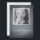 Ruban adhésif washi blanc tableau noir Carte de vo<br><div class="desc">Cette invitation de style tableau noir rustique est fabriquée exclusivement pour Zazzle et est parfaite pour une salutation saisonnière nostalgique mais moderne. Le ruban imprimé “washi” en blanc accentue votre photo avec une typographie de script blanc imprimée sur un fond de tableau noir. Ajoutez un timbre de vacances Envelopments de...</div>