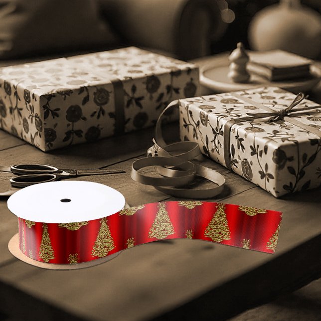 Ruban En Satin Arbres de Noël dorés en rouge (Golden Christmas Trees on Red Satin Christmas Ribbon)