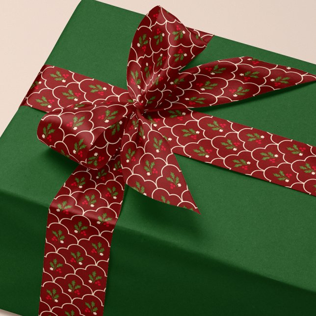 Ruban En Satin Baies de la branche Holly de la St-Jacques (Grand millennial style ribbon with deep red scallops and festive Christmas holly sprig pattern)