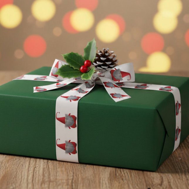 Ruban En Satin Cadeau de Noël Gnome Motif (Fun and festive ribbon with an army of Christmas gnomes waiting to help you wrap gifts)