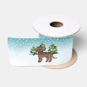 Ruban En Satin Chien Mini Goldendoodle Brun Dans Une Forêt D'Hive