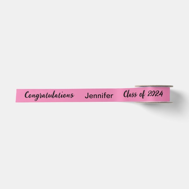 Ruban En Satin Classe de 2024 Graduate Name Pink and Black Script (Devant)