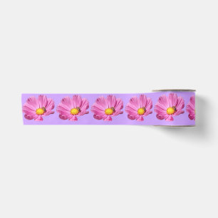Ruban En Satin Fleur Rose Vibrante Avec Une Abeille Par Une Journ