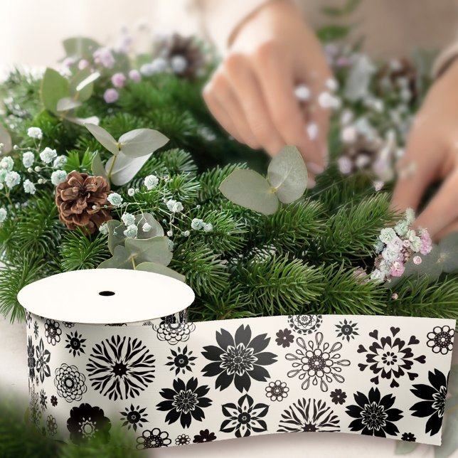 Ruban En Satin Joli jeu moderne noir et blanc motif floral (Créateur téléchargé)
