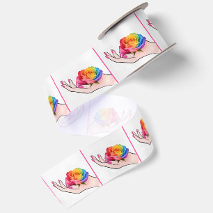 Ruban En Satin Main de femme berçant une rose arc-en-ciel