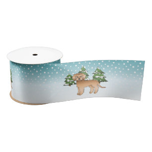 Ruban En Satin Mini Goldendoodle abricot dans une forêt hivernale