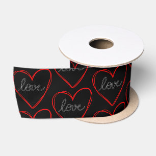 Ruban En Satin Motif coeur mignon sur arrière - plan noir