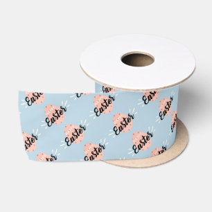 Ruban En Satin Œuf de Pâques rose sur fond bleu clair