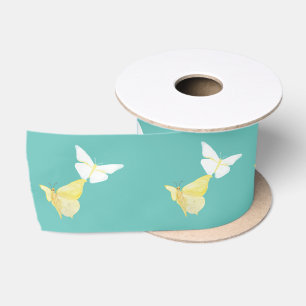 Ruban En Satin Papillons blancs et jaune clair volant sur fond ve