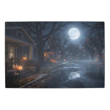 Rue de banlieue liminaire la nuit d'Halloween