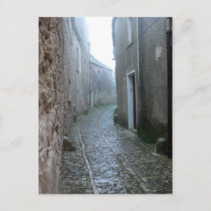 Rue pluvieuse à Erice Sicile Carte postale